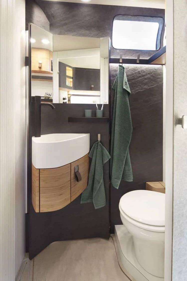 sprinter camper van with bathroom