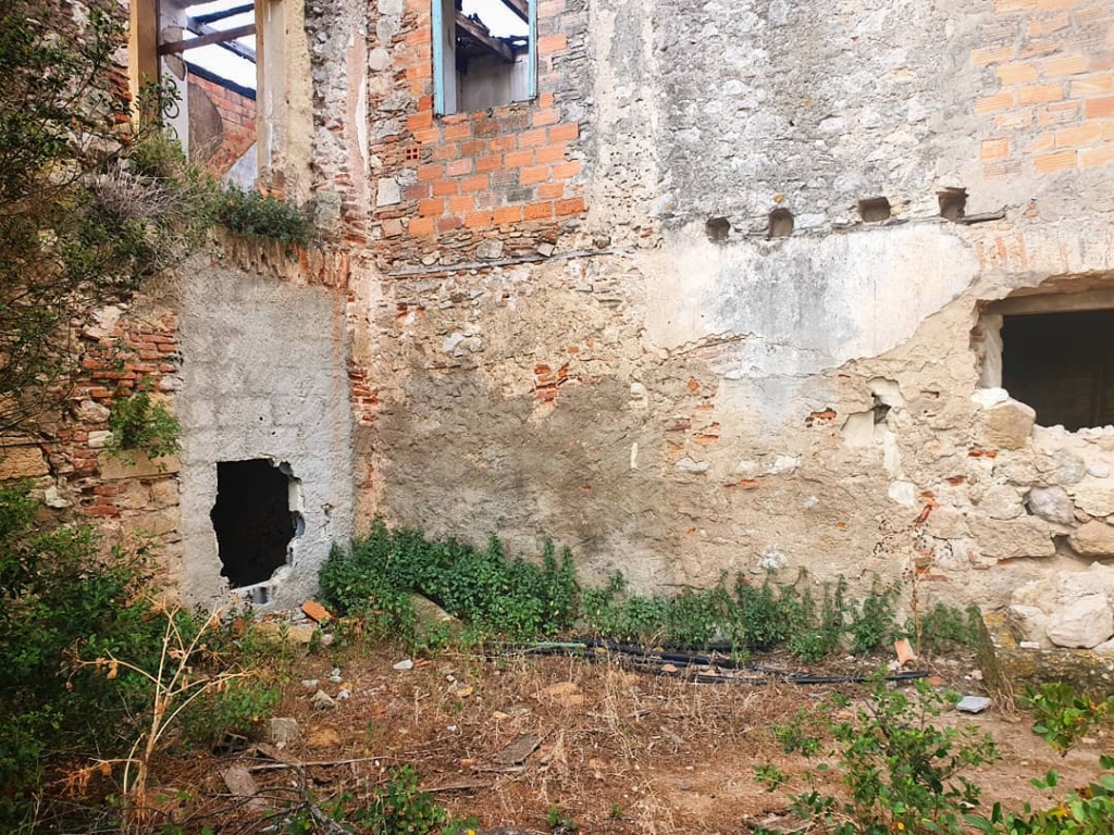 Impressive Painted Illusions by Portuguese Graffiti Artist Vile