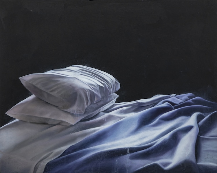 Pinturas al óleo de camas sin hacer por Stephanie Serpick