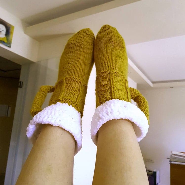 Hand-Knitted Beer Socks Look Just like Two Pints of Ale for Your Feet