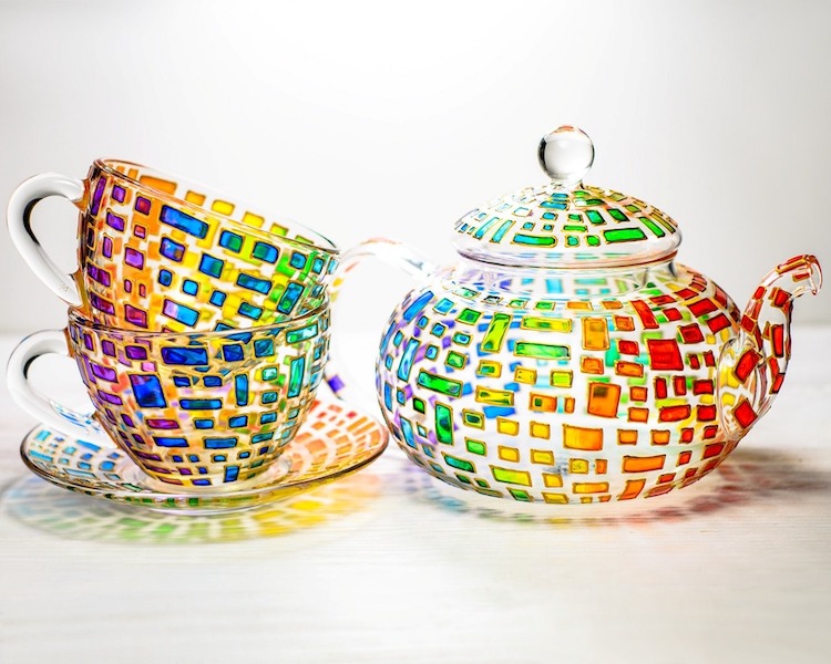 Tasses et théières en verre peintes à la main par Vitraaze