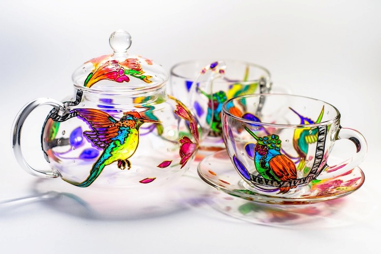 Tasses et théières en verre peintes à la main par Vitraaze