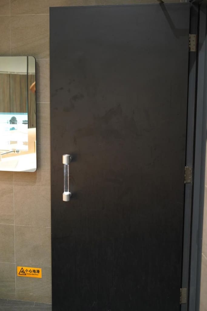 SelfSanitizing Door Handle Helps Prevent Contagious Illnesses