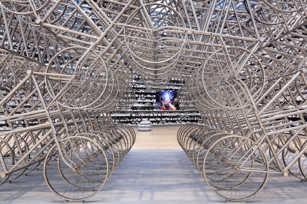 'Bare Life' ofrece un vistazo a 20 años del arte político de Ai Weiwei