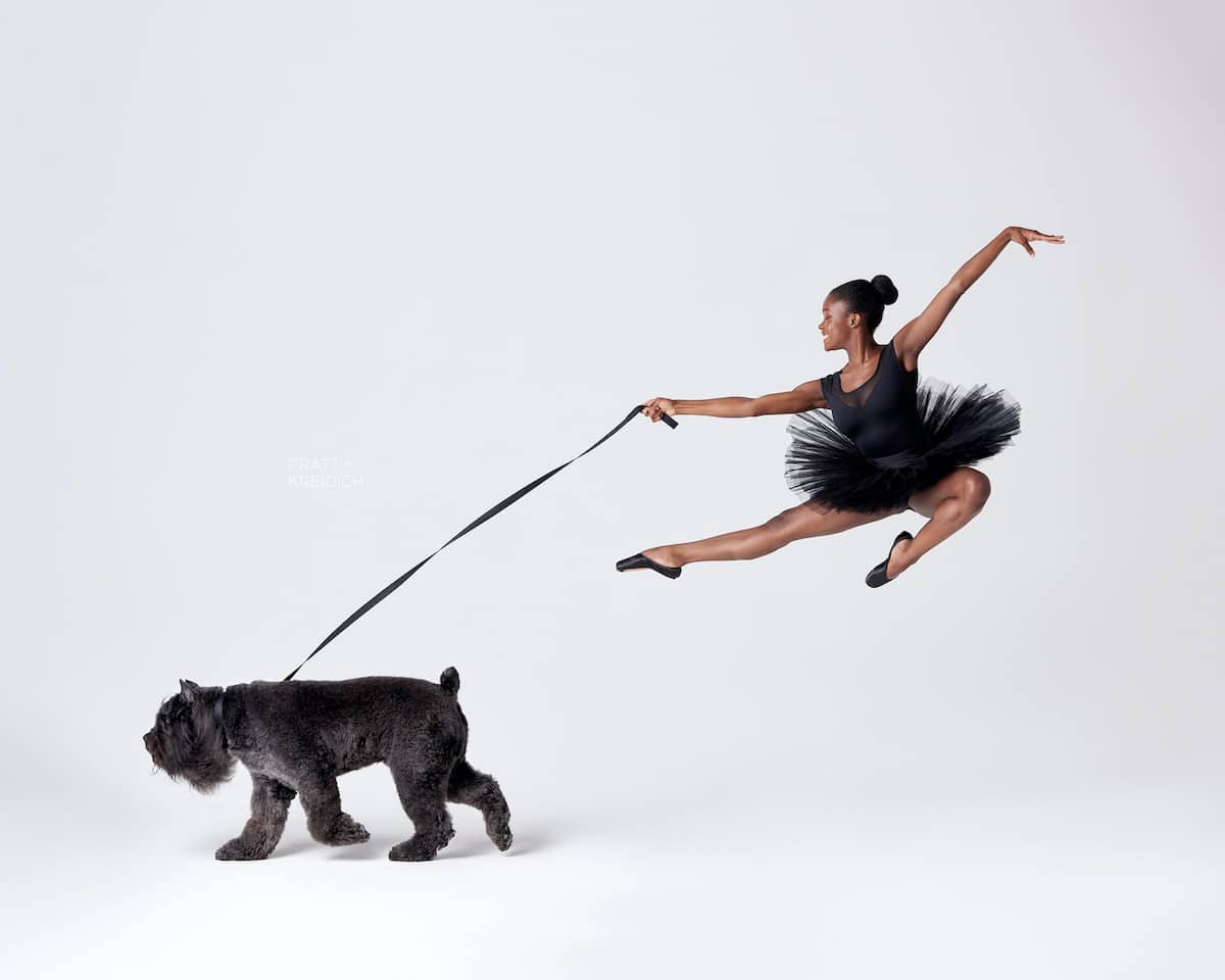 Bailarina de ballet y perro