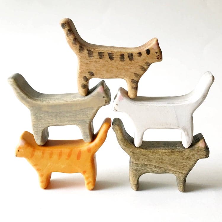 Figuritas de gatos de madera