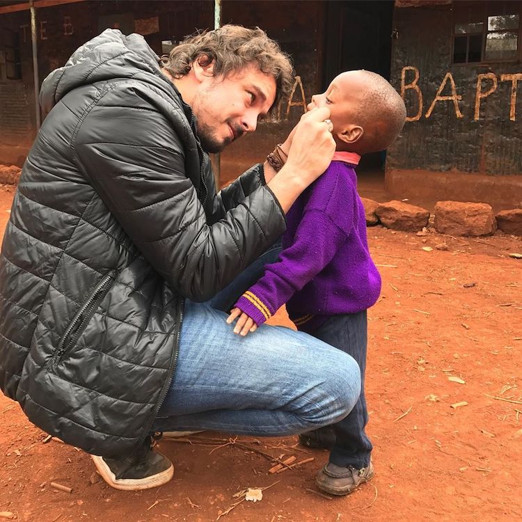 Dentist Felipe Rossi Fixes Teeth of Poor People