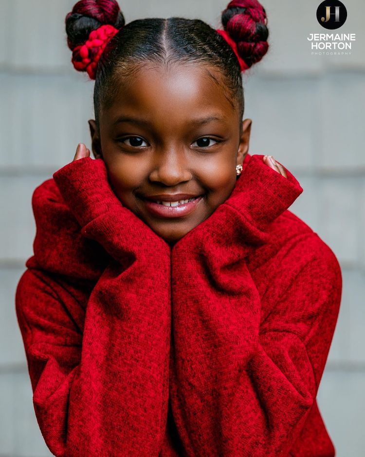 Photographer Puts on Photoshoot for Girl Who Was Denied School Photos