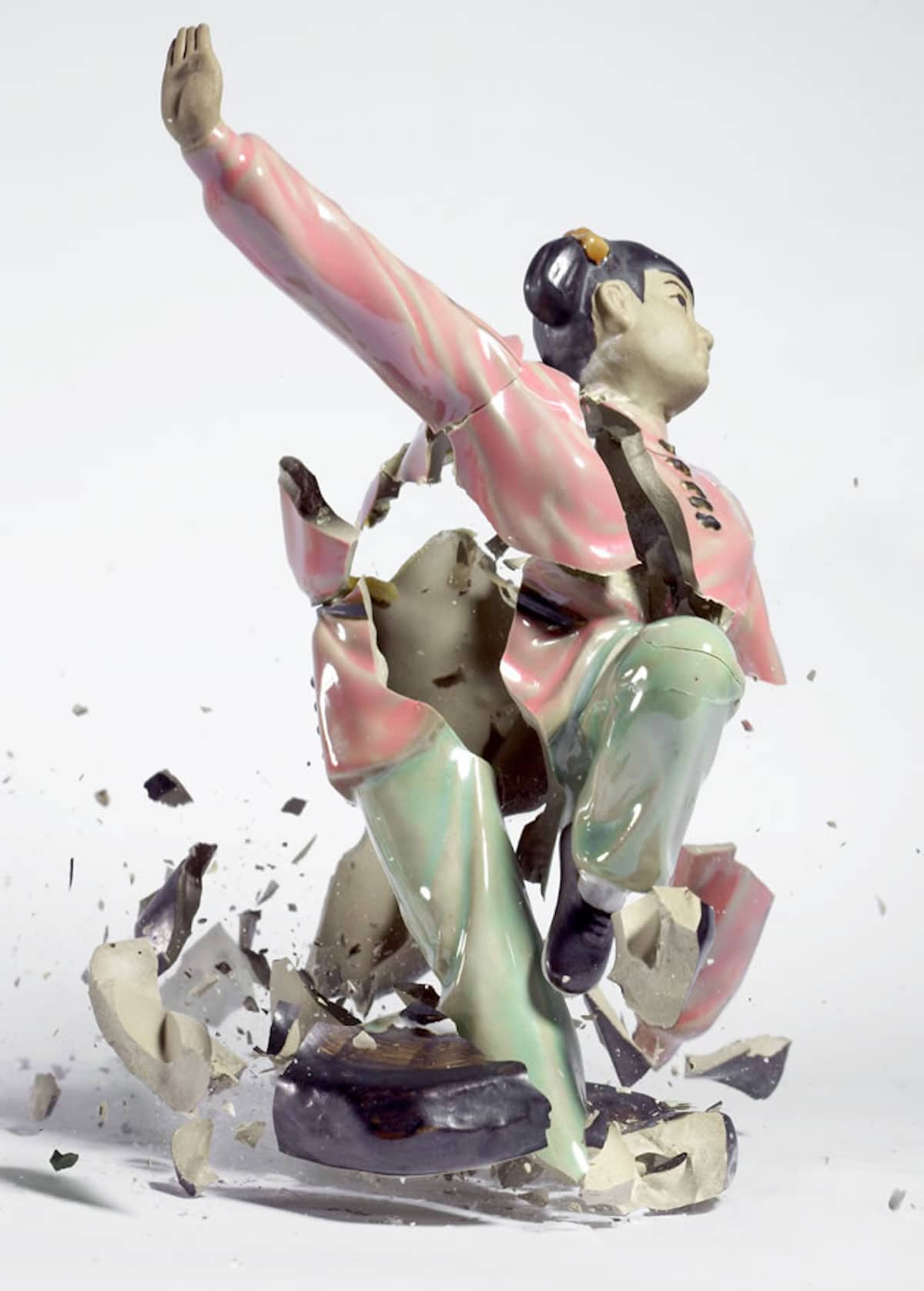 High Speed Photography of Shattered Porcelain Figurines by Martin Klimas