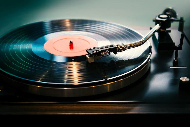 Over 100 000 Vinyl Lps Are Being Digitized By The Internet Archive