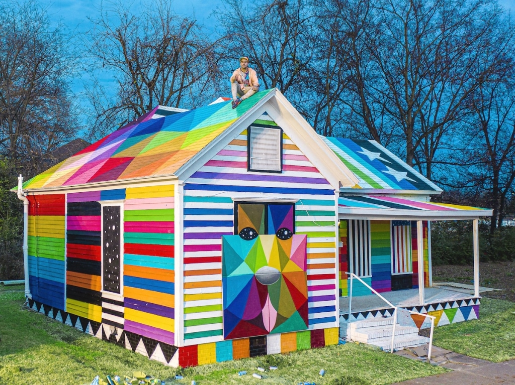 The Rainbow Embassy por Okuda San Miguel artista español