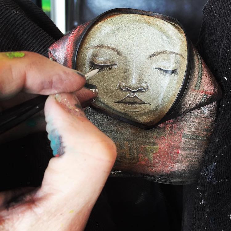 Latas viejas pintadas por My Dog Sighs