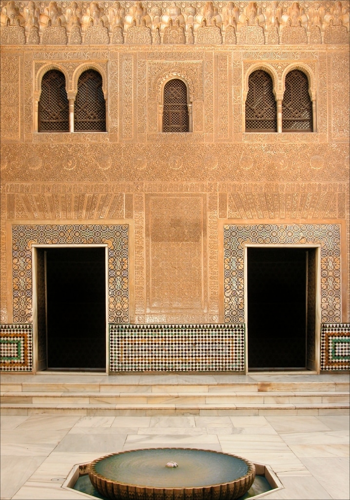 Fachada del Palacio de Comares en la Alhambra
