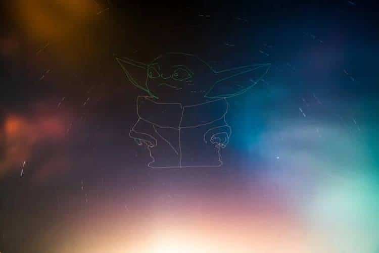 Baby Yoda pintura con luz