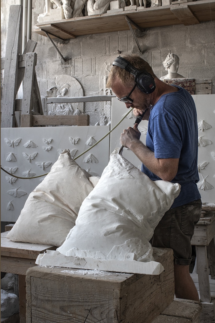 Hakon Anton Fageras esculturas de mármol en forma de almohadas