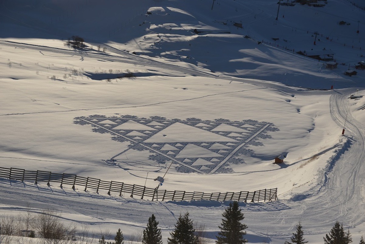 Snow Art by Simon Beck