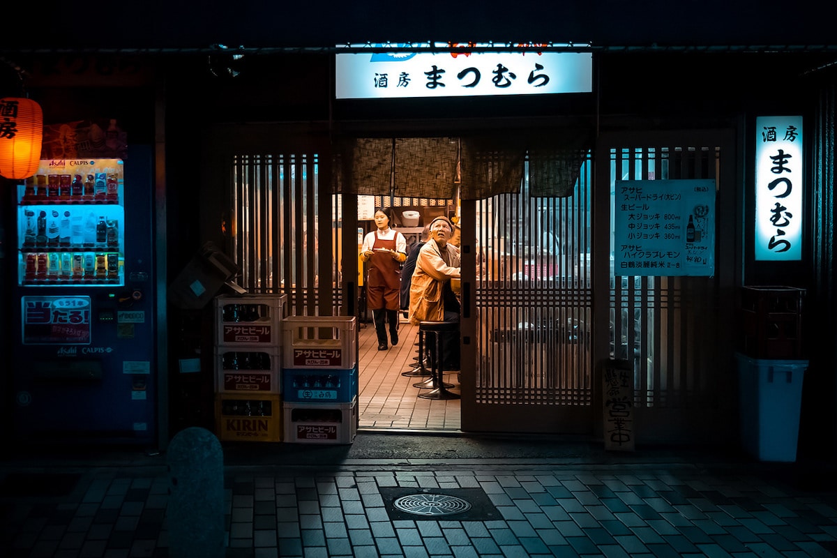 Street Photography of Japan by Xavier Portela
