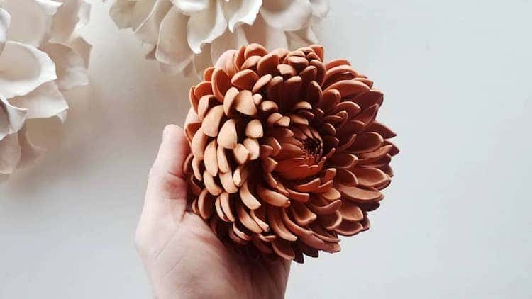 Flores de cerámica de Owen Mann