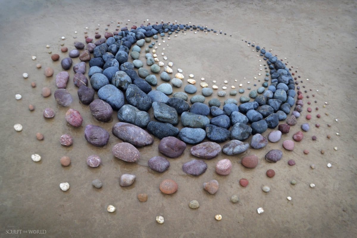 Land Artist Creates Ephemeral Stone Art on the Shores of the U.K.