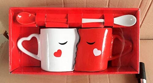 Set of kissing cups