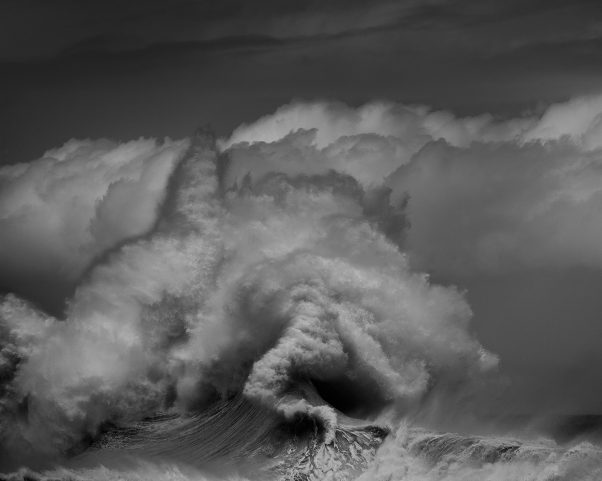 fotografia de olas del mar por Luke Shadbolt