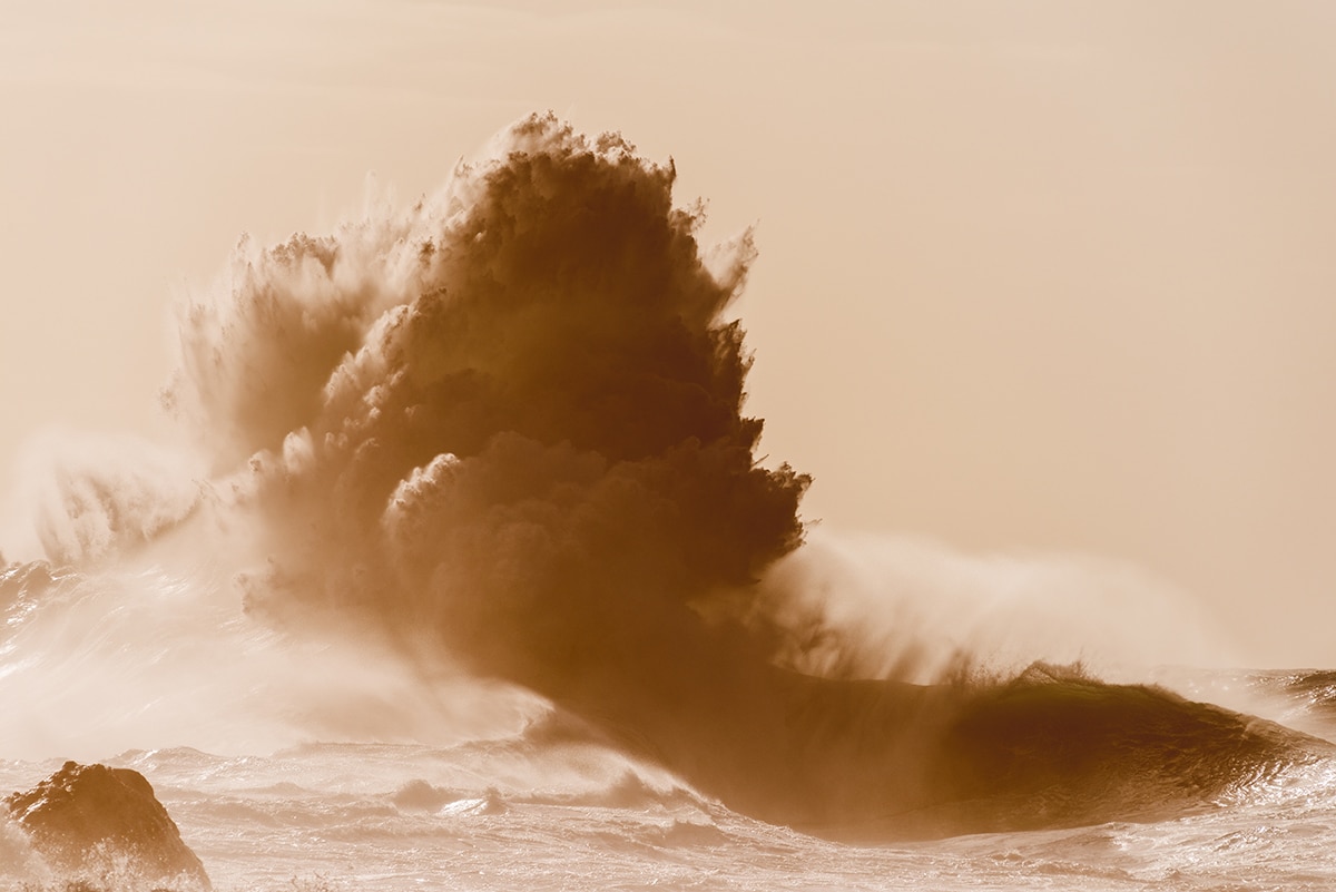 Powerful Wave Photography by Luke Shadbolt