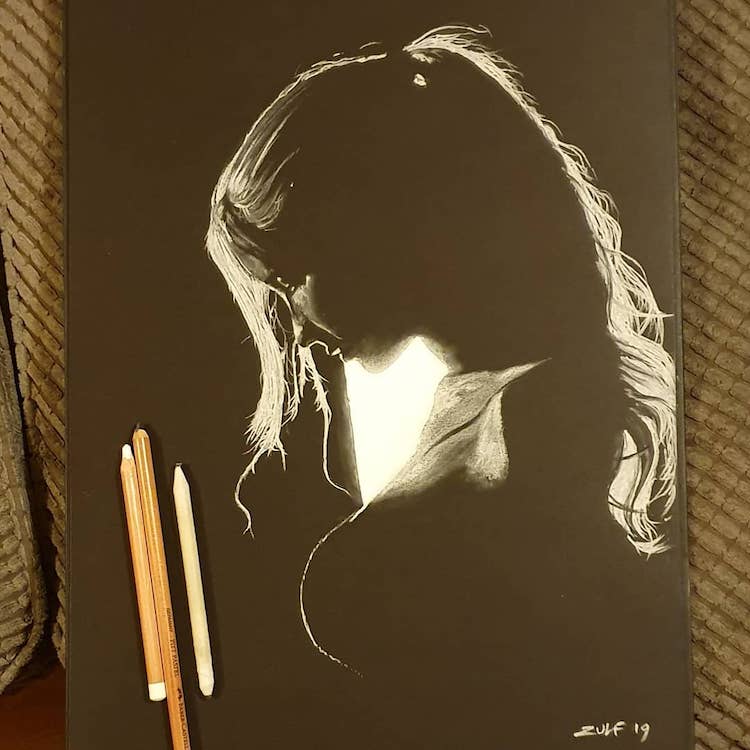 Artist Draws Incredible Portraits Using Charcoal and Pastel on Black Paper