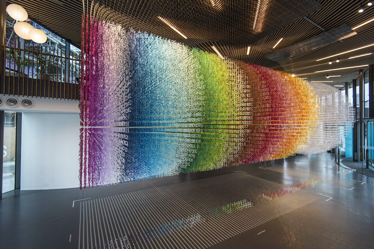 instalacion de numeros de colores por Emmanuelle Moureaux