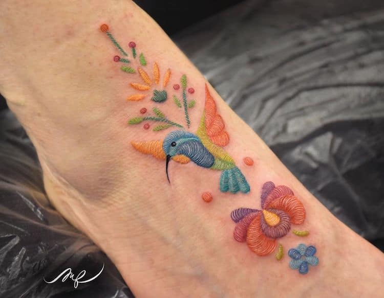 Tatuaggi floreali ispirati all'arte messicana di Fernanda Álvarez