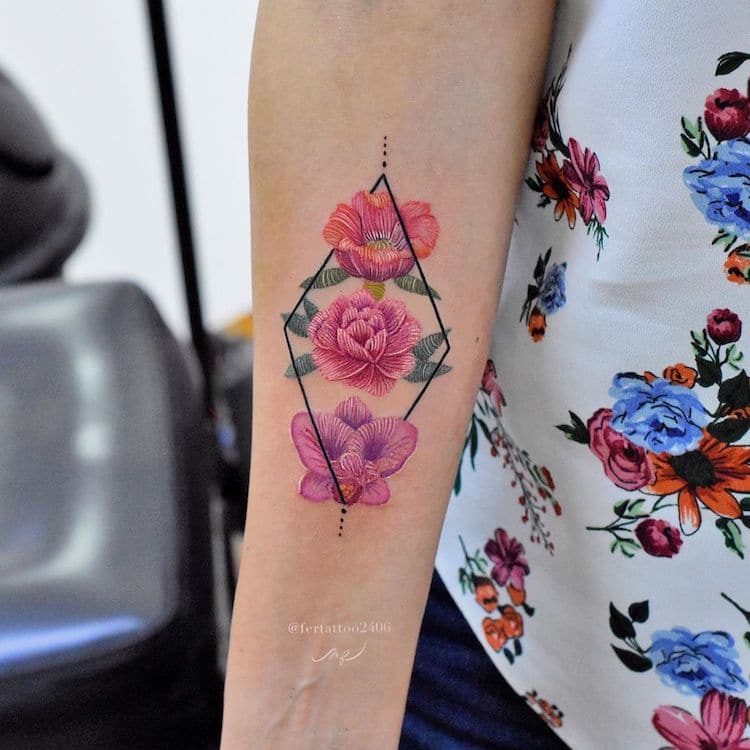 Tatuaggi floreali ispirati all'arte messicana di Fernanda Álvarez