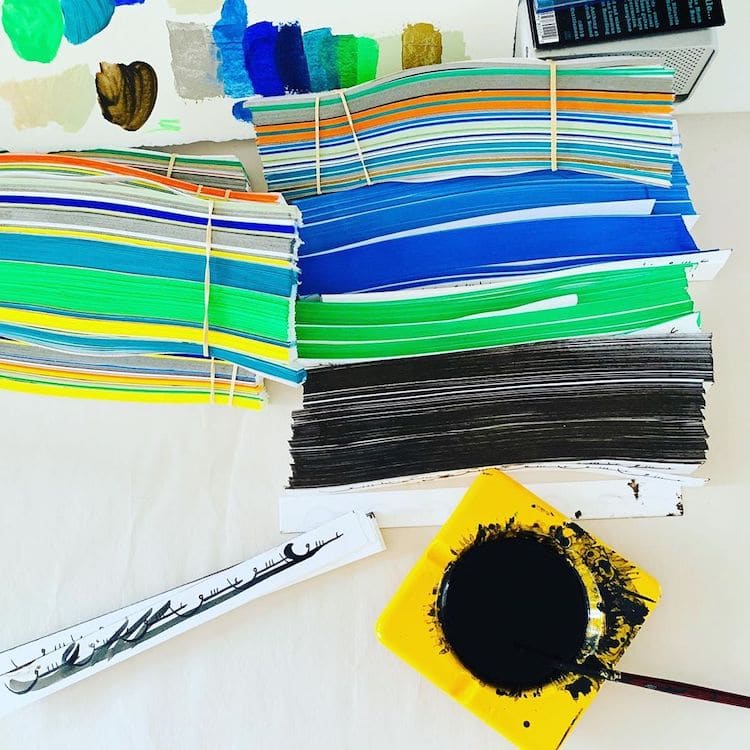 Decine di strisce di carta colorata a mano formano magnifiche composizioni quilling di Hadieh Shafie