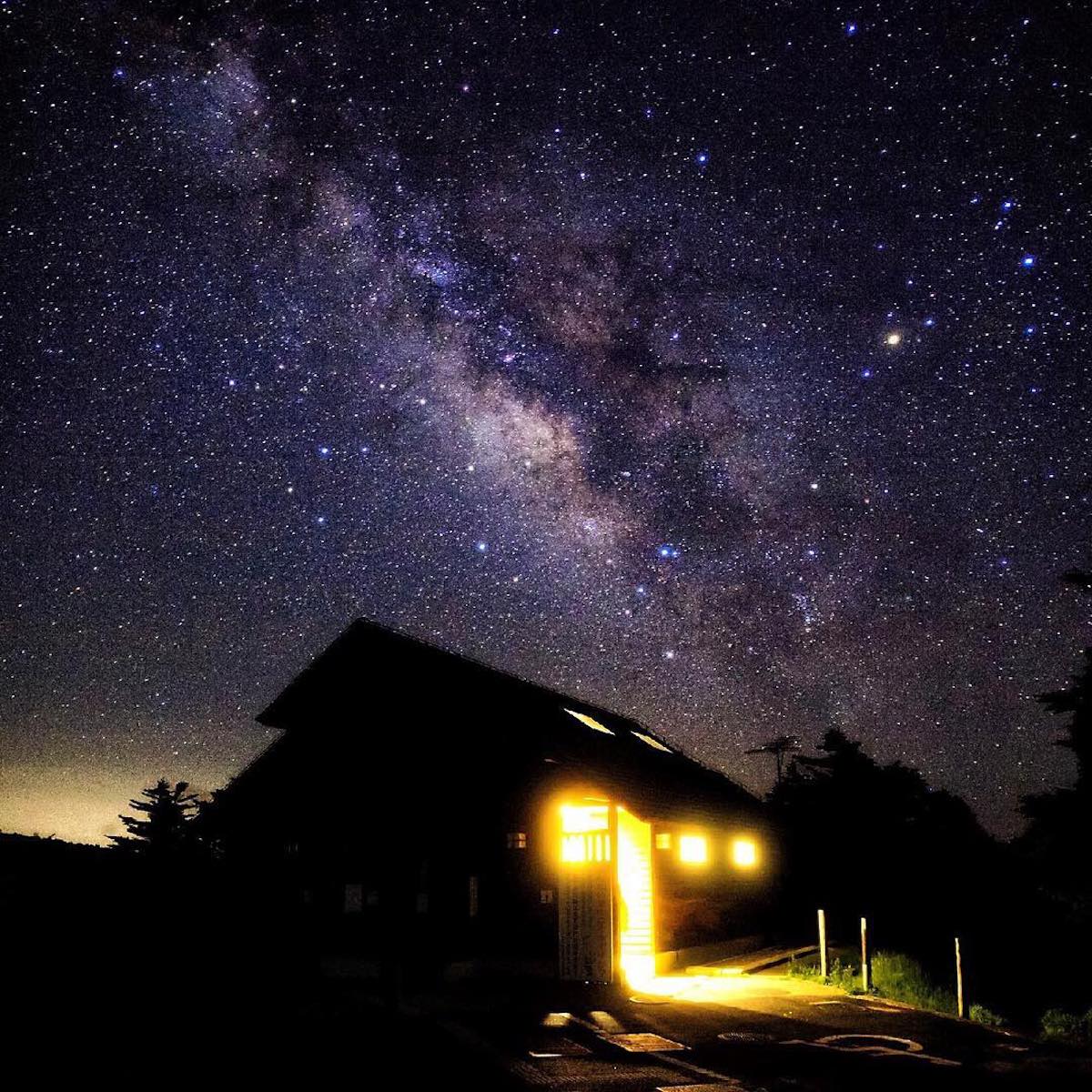 fotografia de cielo estrellado por Nori Yuasa