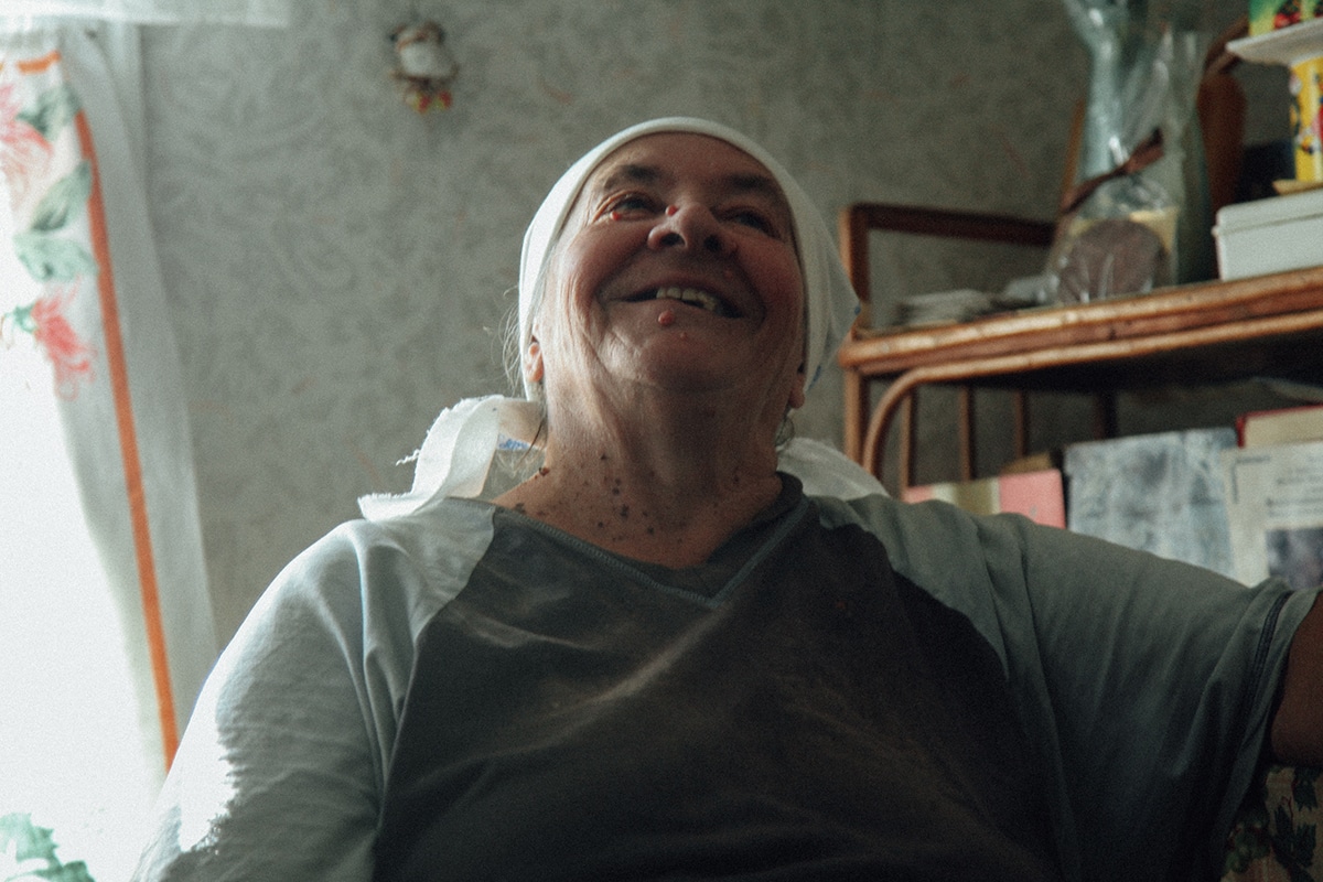 retrato de mujer que vive en Chernobyl