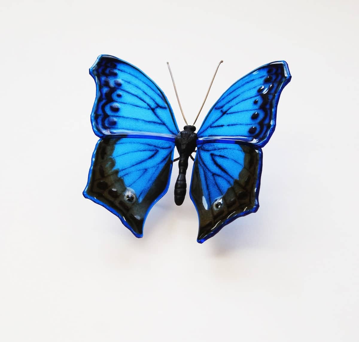 esculturas de mariposas de vidrio por Laura Hart