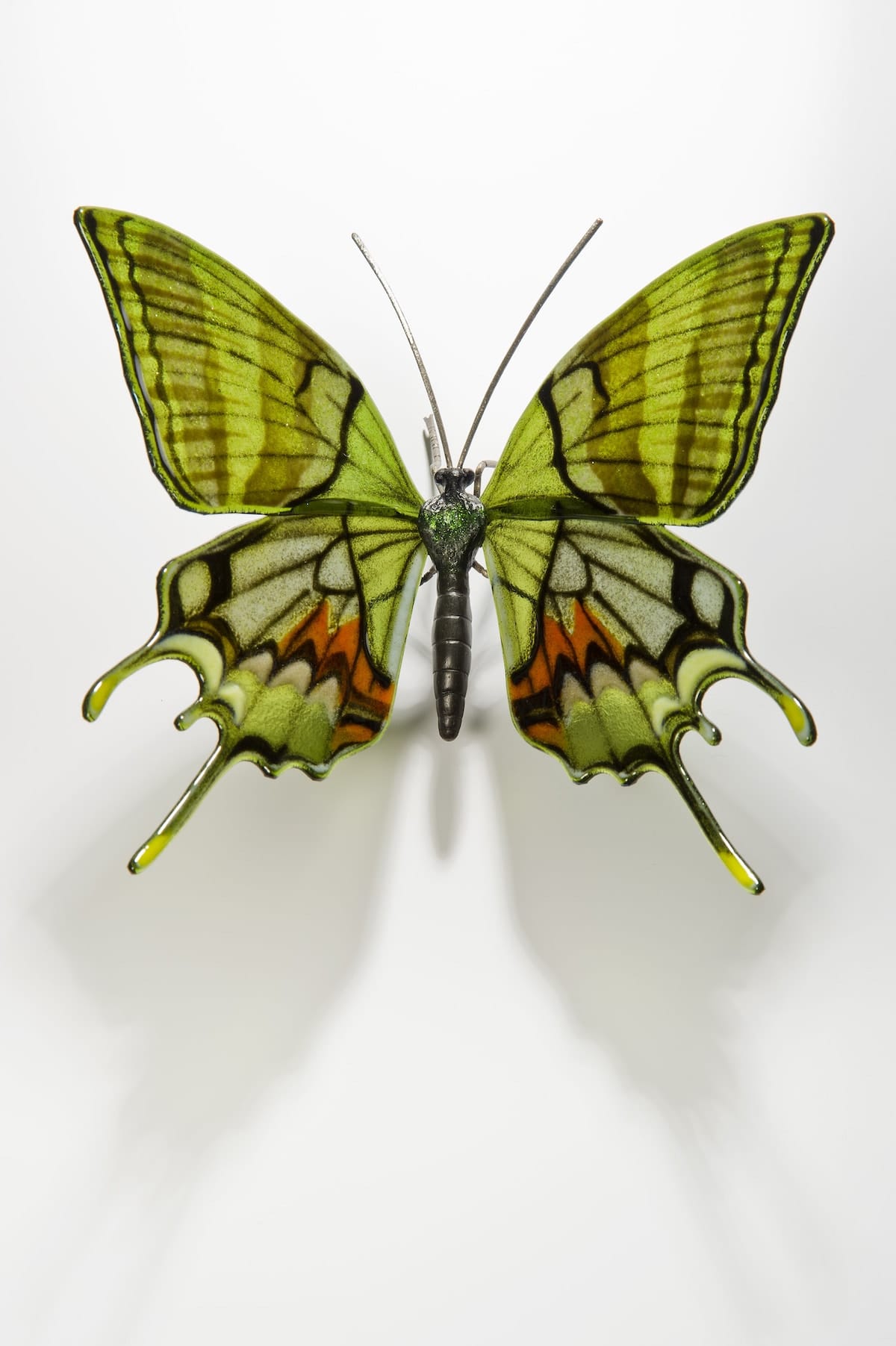 esculturas de mariposas de vidrio por Laura Hart