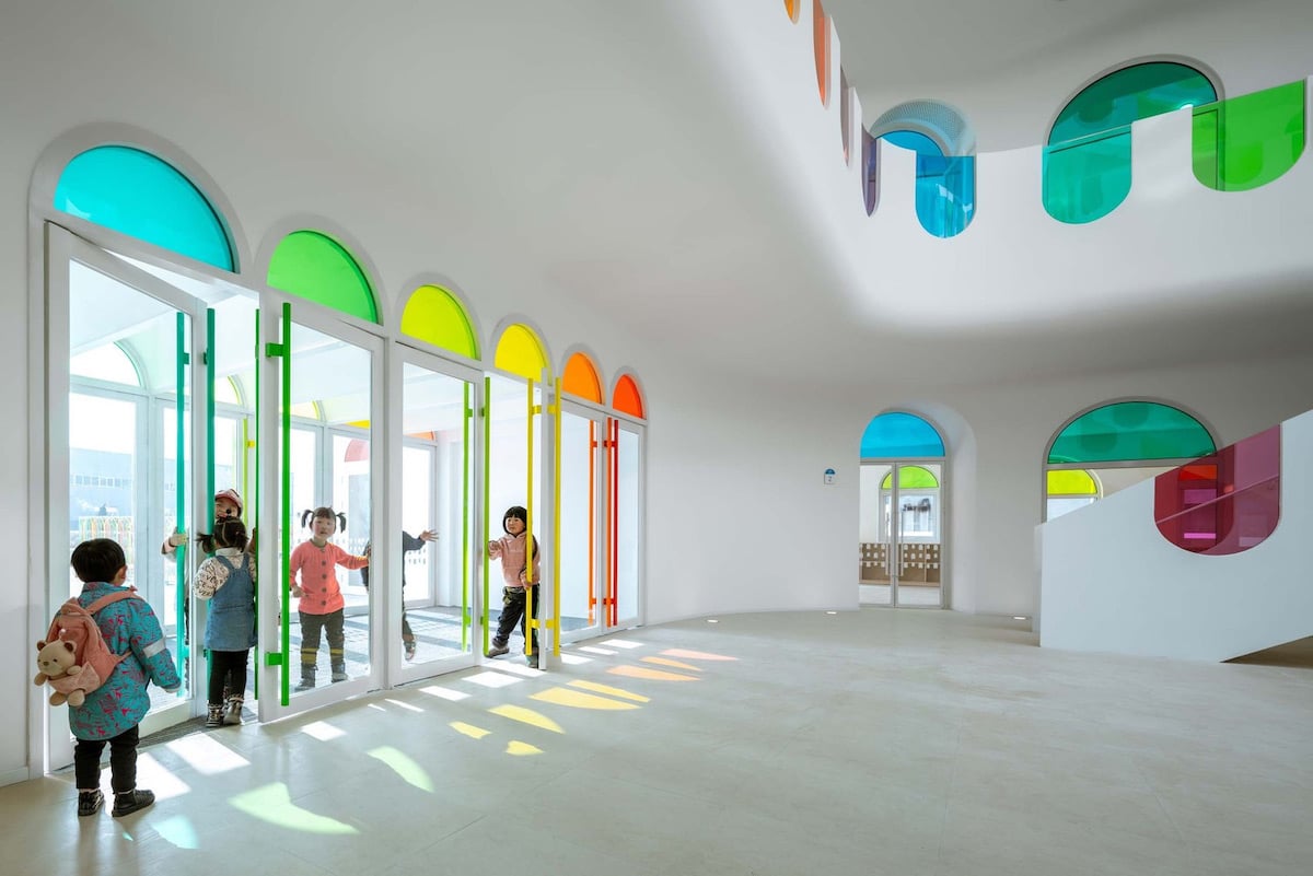 diseño de jardin de niños por SAKO Architects