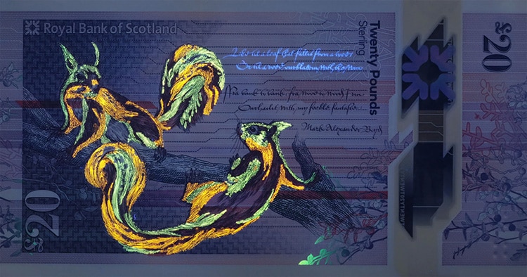 Nuevo billete de Escocia con ardillas e iluminado con luz ultravioleta