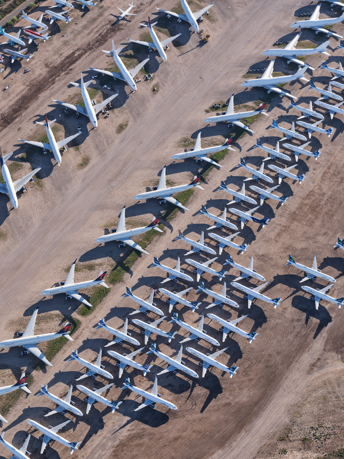 Aviones en tierra en el aeroparque Pinal