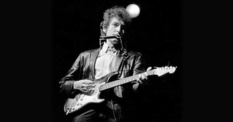 Bob Dylan Goes Electric at the Newport Folk Festival in 1965