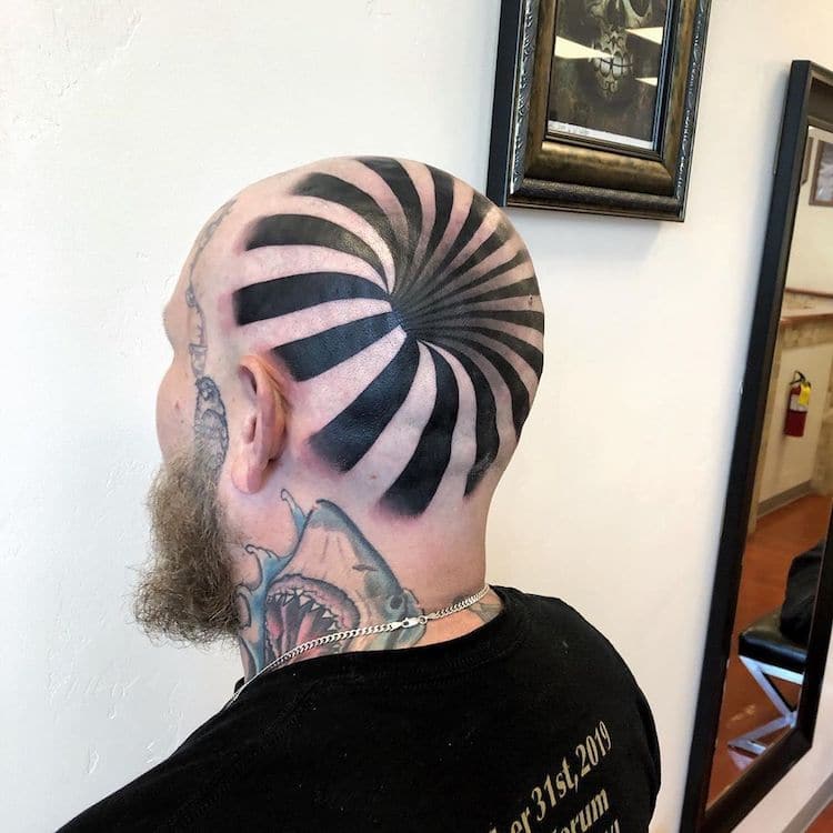 tatuaje en la cabeza