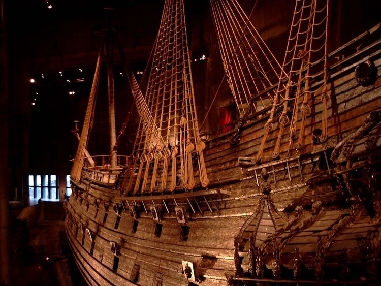 Épave intacte du navire de guerre suédois Vasa au musée Vasa