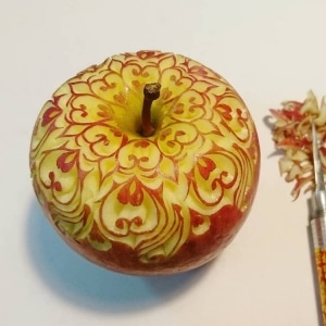 Food Artist Hand-Carves Intricate Patterns into Fruit and Veg