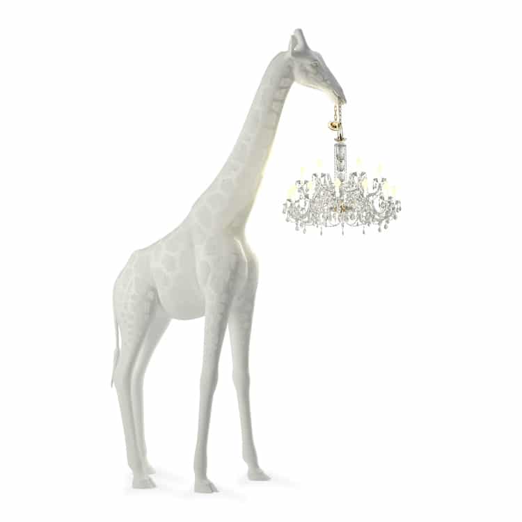escultura de jirafa con candelabro por Marcantonio