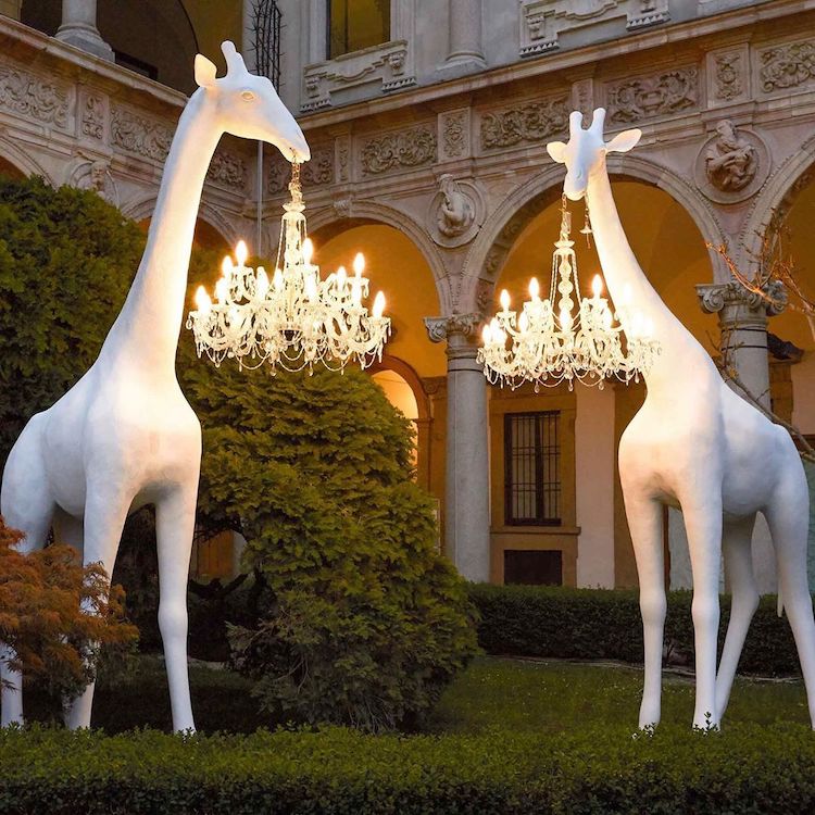 escultura de jirafa con candelabro por Marcantonio