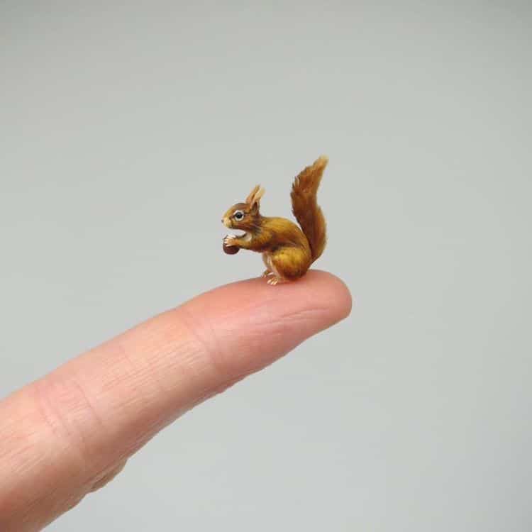 Nature-Inspired Dollhouse Miniatures Look Like Real Itsy-Bitsy Animals