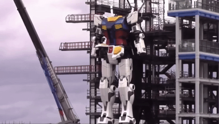 Robot japonés gigante creado en la Fábrica Gundam de Yokohama