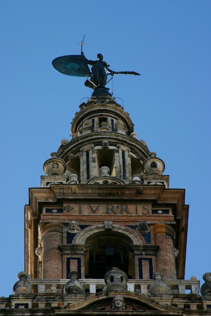 La Giralda: La Historia Del Campanario Más Emblemático De Sevilla