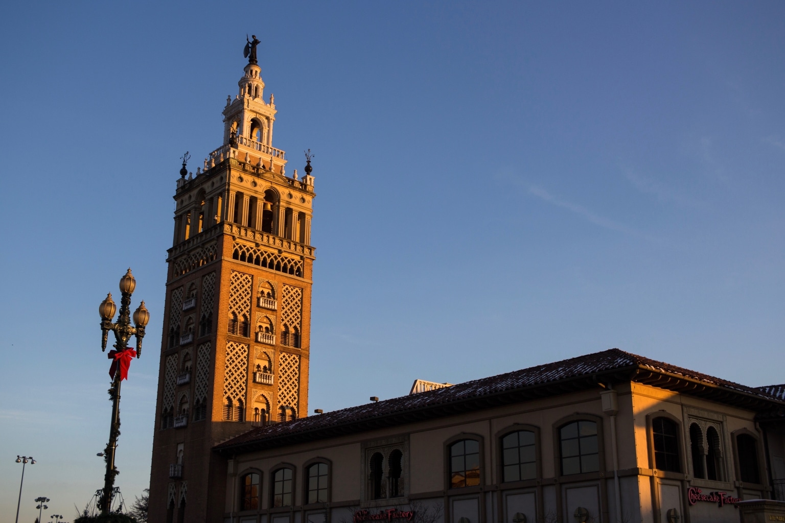 La Giralda: La Historia Del Campanario Más Emblemático De Sevilla