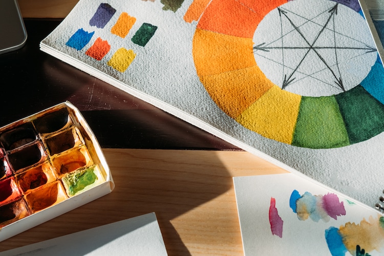 Diseño - Arte y Dibujo - Para estudiantes o aficionados, este 'martes de  arte' les presentamos el círculo cromático COLOR WHEEL 🤩. Esta herramienta  es un apoyo indispensable para encontrar un color