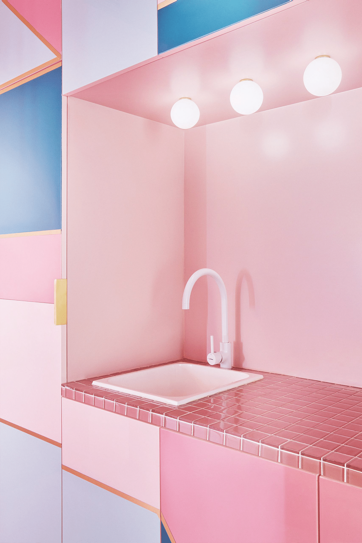 Departamento rosa en Madrid diseñado por Patricia Bustos Studios